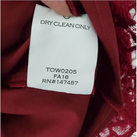 DRAPER JAMES Lace V-Neck Bell Sleeve Blouse in Deep Berry Size 8 - Picture 11 of 11